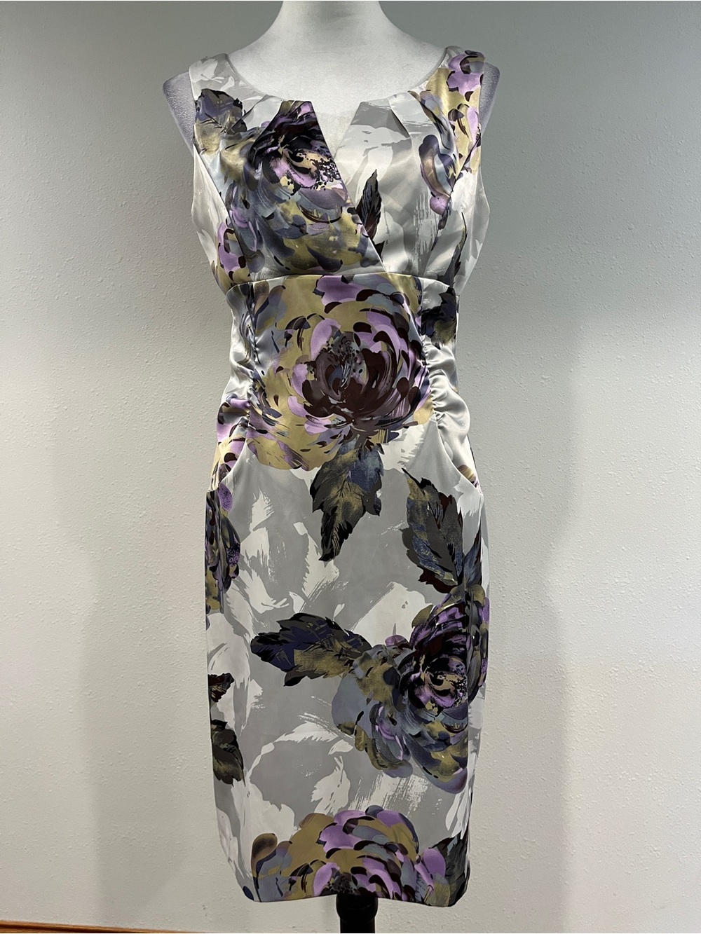 London Times Elegant Floral Sheath Dress in Silver and Purple size 10